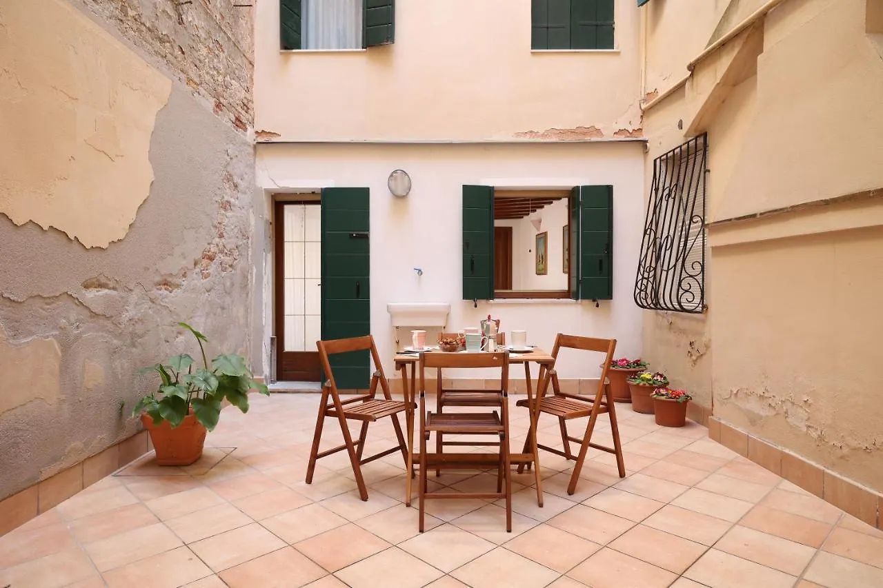 Ca Giardini Apartments in Biennale by Bricola Apartments Venezia