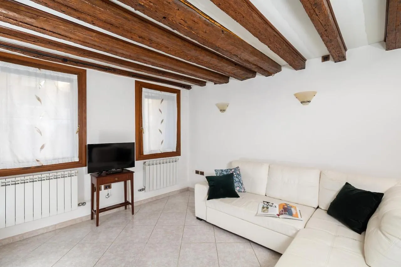 Ca Giardini Apartments in Biennale by Bricola Apartments Venezia